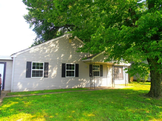 28 River Dr, North Pekin, IL 61554 