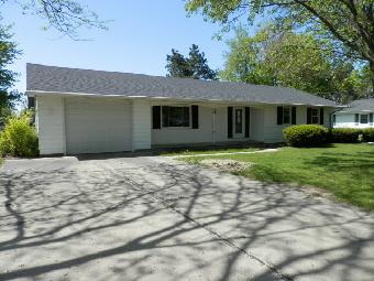 15 Old Orchard Ln, Streator, IL 61364 