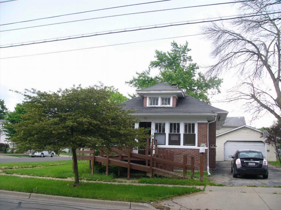 1219 Liberty St, Aurora, IL 60505 