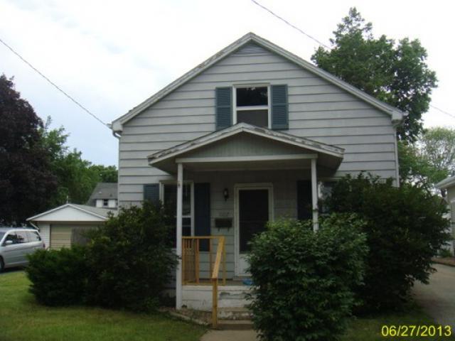 1107 S Madison St, Bloomington, IL 61701 