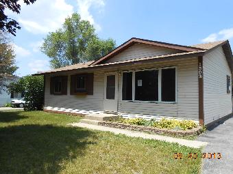 1302 Eastwood Ln, Mchenry, IL 60051 