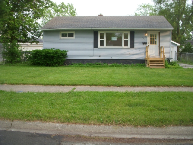 1637 Whitney St, Waukegan, IL 60087 