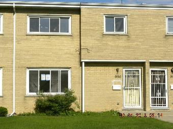 996 N Virginia Lane, Elmhurst, IL 60126 