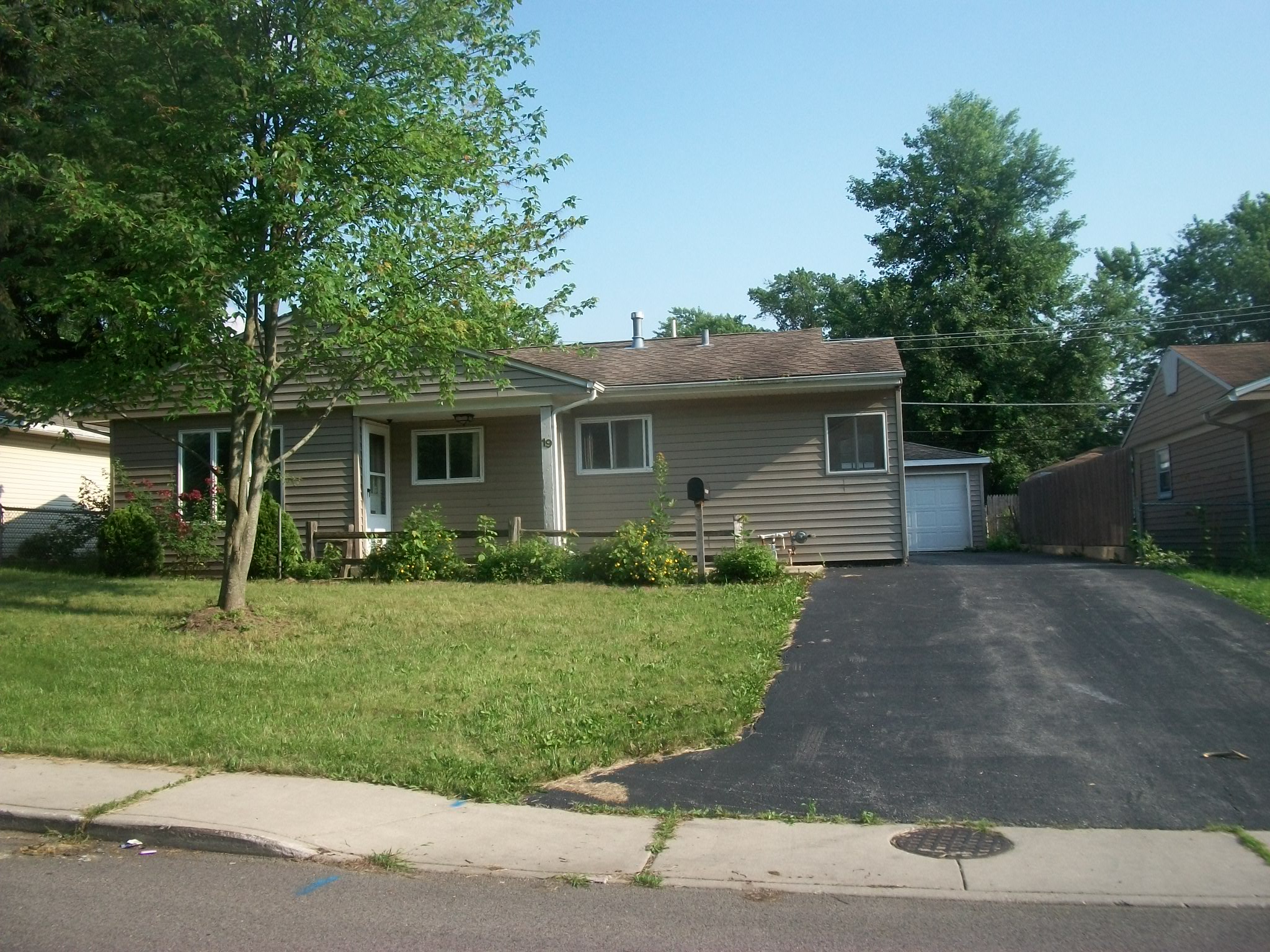 19 Sycamore Avenue, Carpentersville, IL 60110 