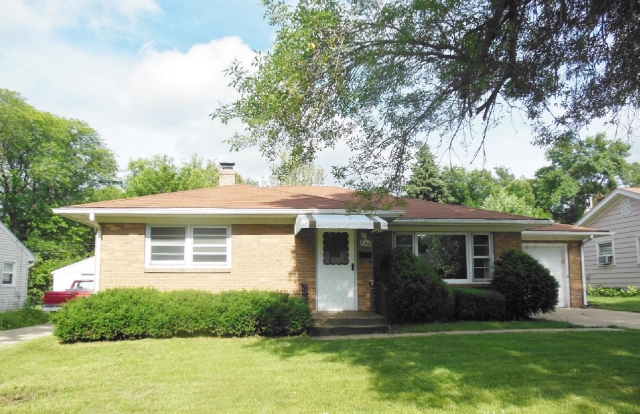 720 Woodland Dr, Rockford, IL 61108 