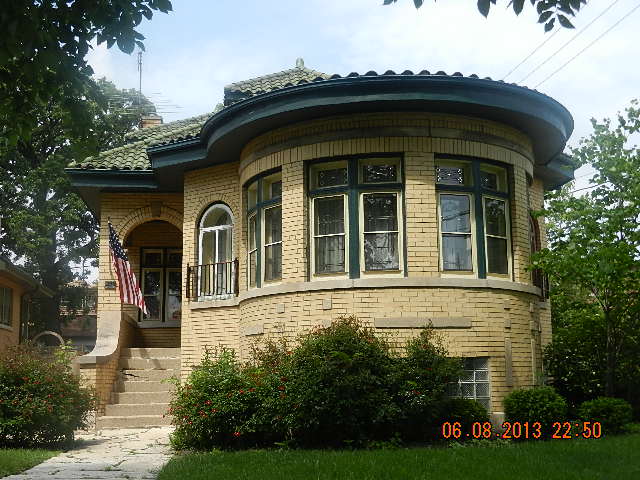1235 N. Ridgeland Avenue, Oak Park, IL 60302 