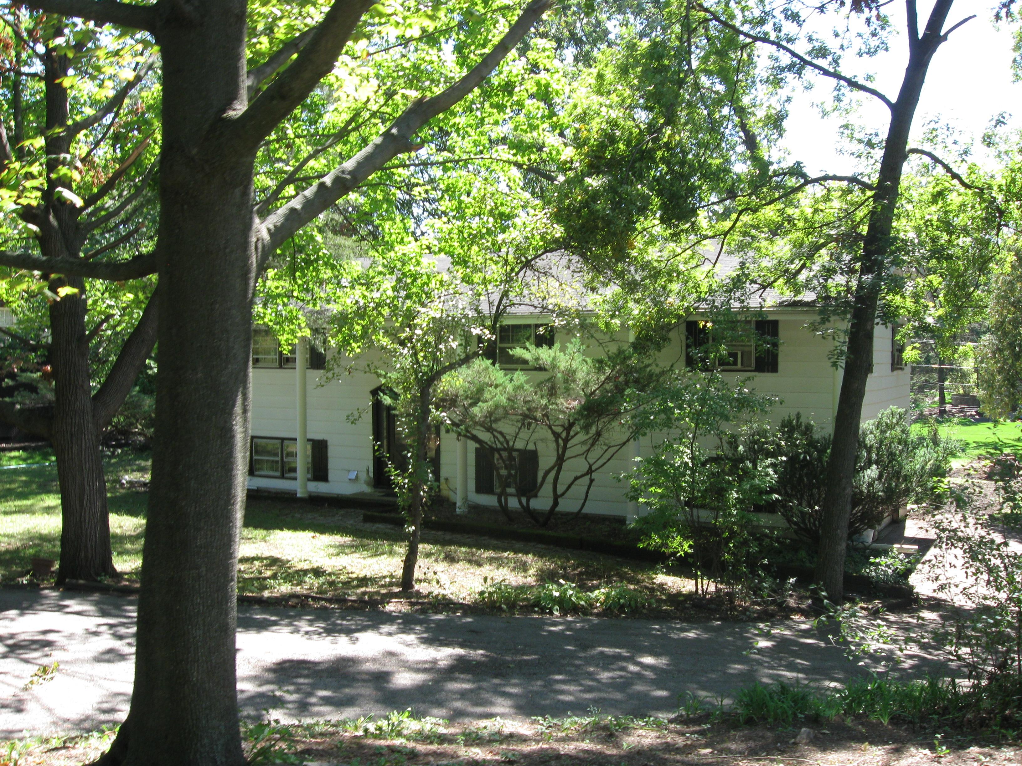 28 West 035 Robin Lane, West Chicago, IL 60185 