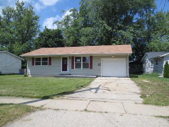 529 S Sycamore St, Genoa, IL 60135 