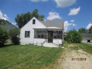 916 Ronald Ter, Round Lake Beach, IL 60073 