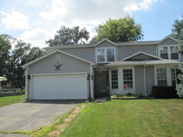 2 Berkshire Ct, Streamwood, IL 60107 