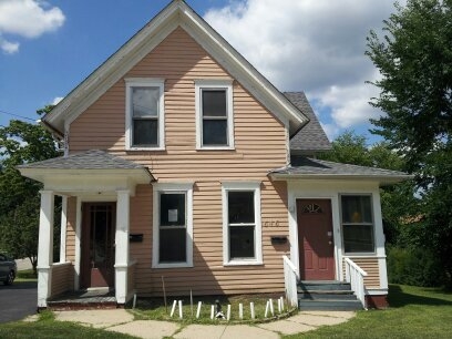 646 Wing St, Elgin, IL 60123 