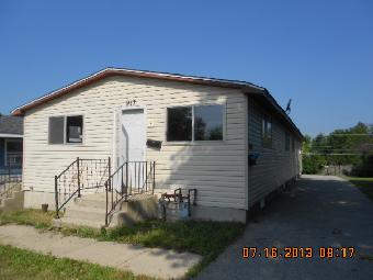 915-917 Bishop Ave, Aurora, IL 60506 