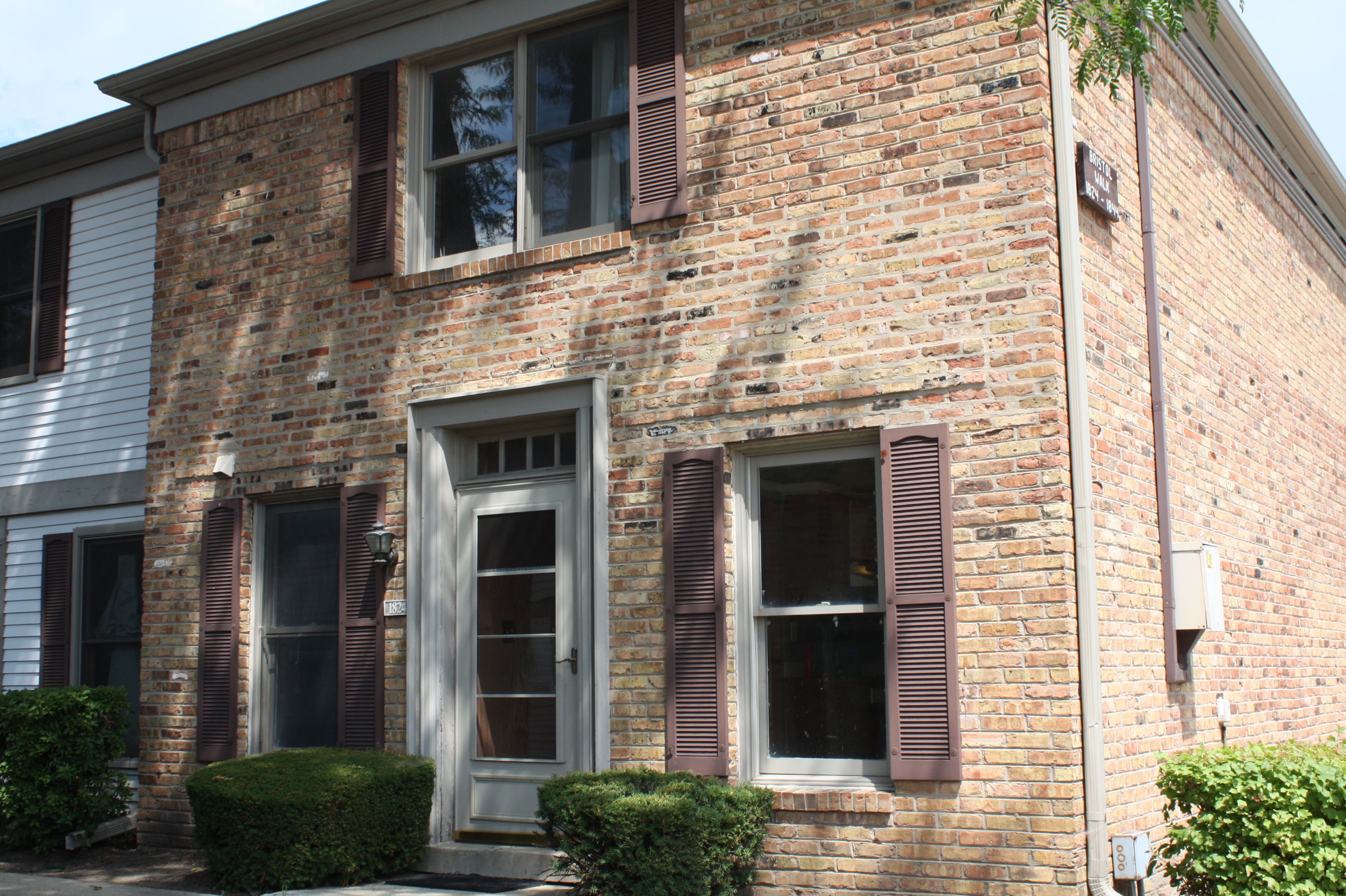 1824 Bristol Walk, Hoffman Estates, IL 60195 