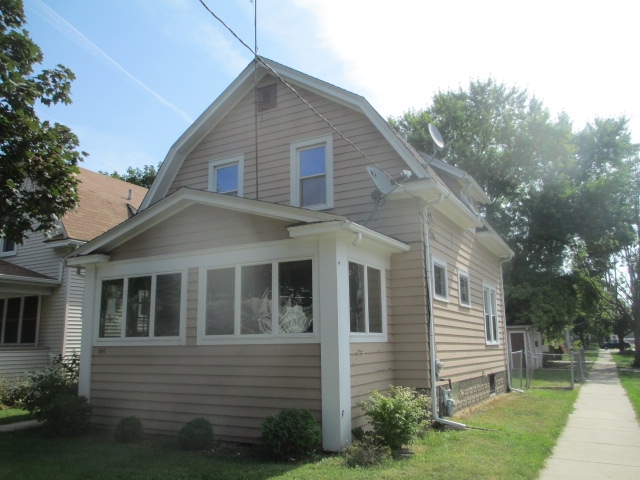 646 Bangs St, Aurora, IL 60505 