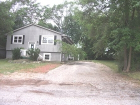 1312 Beverly Dr, Round Lake Beach, IL 60073 