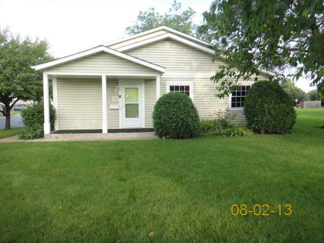 1302 Fall Ct, Wheeling, IL 60090 