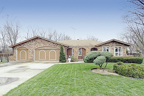 3N024 CREST Court, West Chicago, IL 60185 