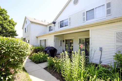 134 Creston circle, Aurora, IL 60504 