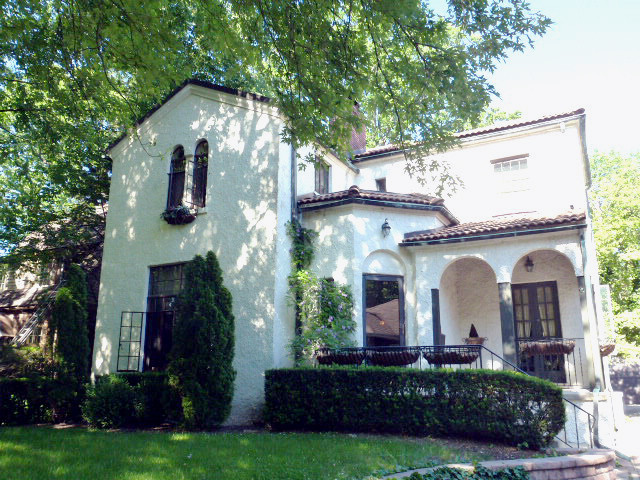 4901 Montgomery Ave., Downers Grove, IL 60515 