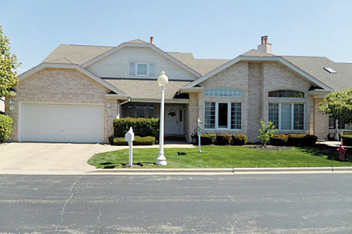 3035 Rosebrook Cir., Westchester, IL 60154 