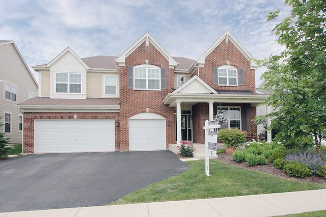 3530 GALLANT FOX Drive, Elgin, IL 60124 