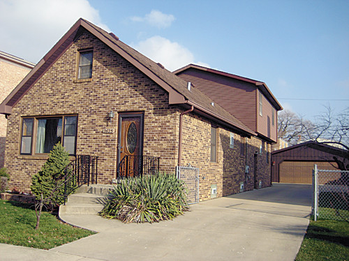 2625 N 74th AVE, Elmwood Park, IL 60707 