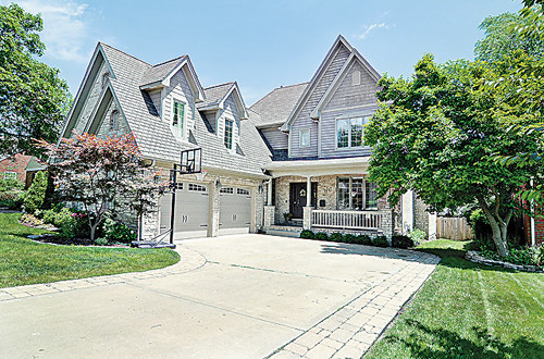 271 Holmes Avenue, Clarendon Hills, IL 60514 