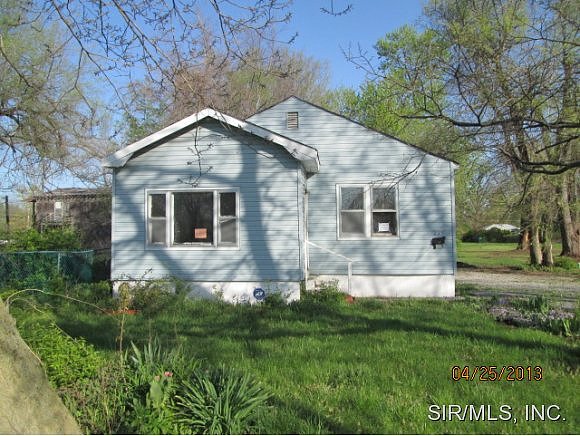 Rose Ln, East Saint Louis, IL 62207 