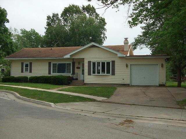 Locust, Watseka, IL 60970 