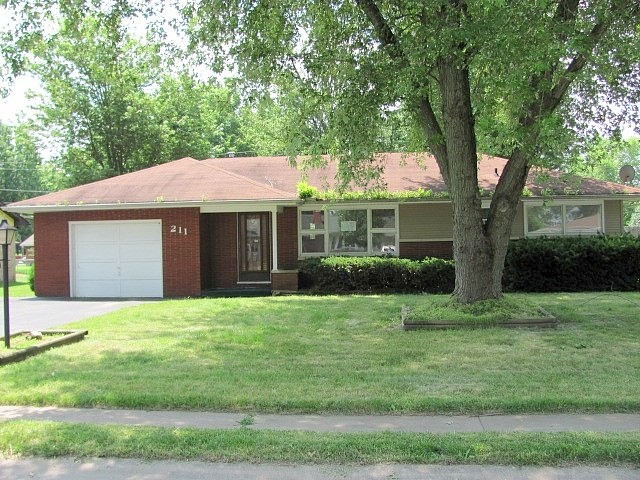 Redwood, Godfrey, IL 62035 