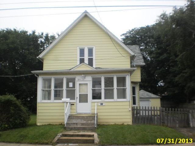 911 Prospect Street, Elgin, IL 60120 