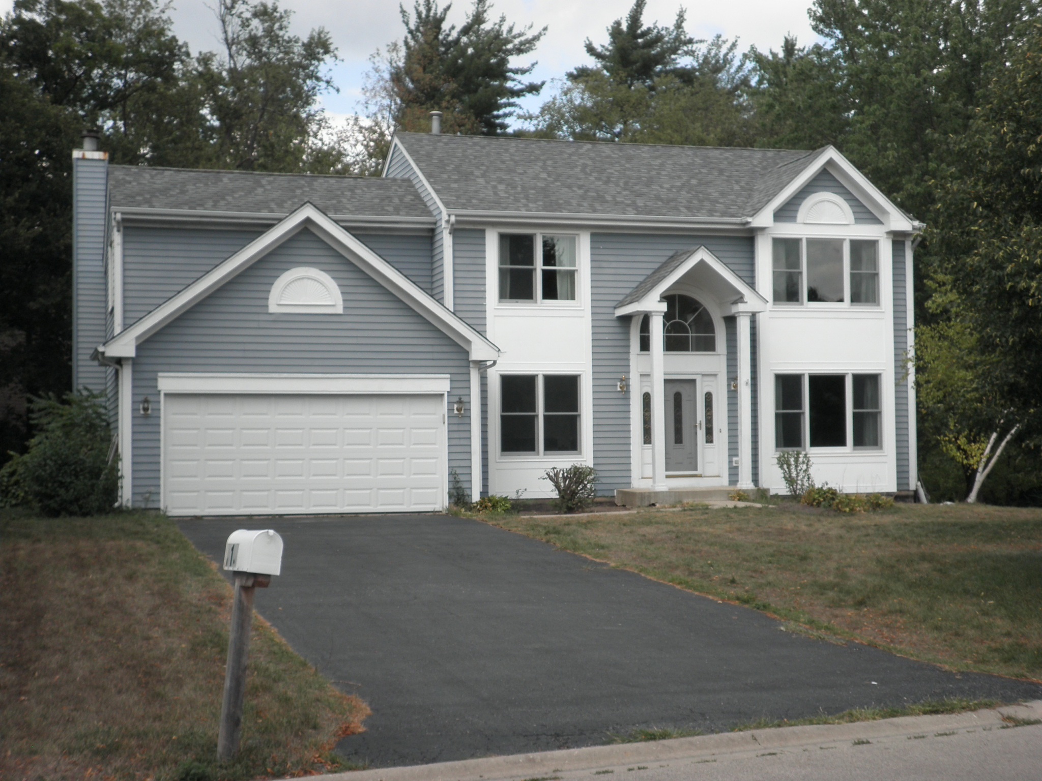 710 North Carriage Hill Road, Island Lake, IL 60042 