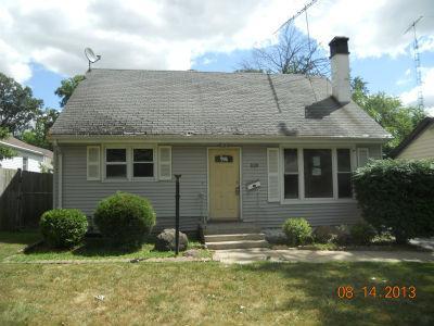 1120 S 4th St, Aurora, IL 60505 