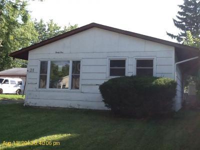 21 Austin Ave, Carpentersville, IL 60110 