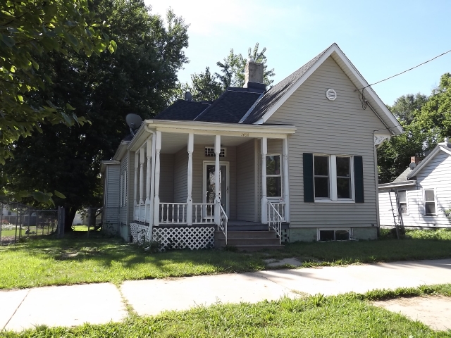 1408 NE Perry Ave, Peoria, IL 61603 
