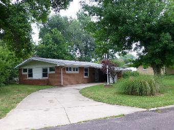 2221 Glendale Ave, Pekin, IL 61554 