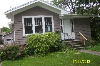 408 Kreitzer Ave, Bloomington, IL 61701 