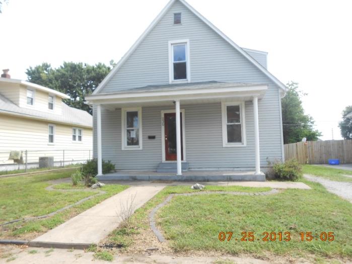 230 East Acton Ave, Wood River, IL 62095 