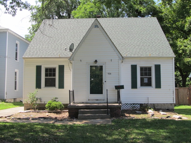 924 Main Street, Alton, IL 62002 