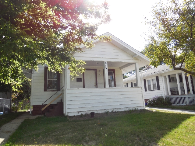 943 New York St, Waukegan, IL 60085 