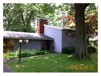 915 Frazier Ave, Centralia, IL 62801 