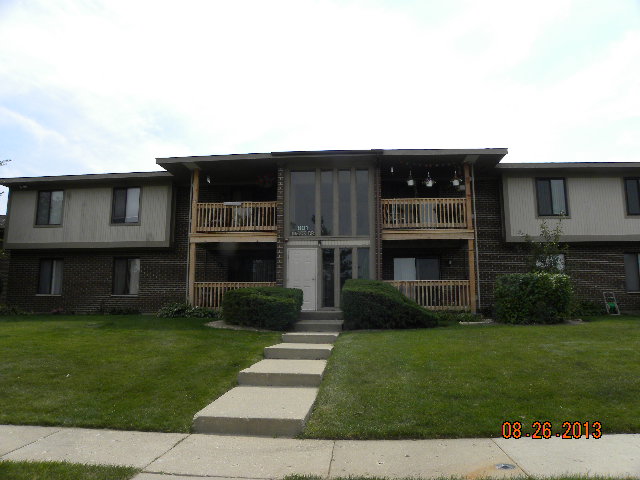 801 Brook Dr Apt 4, Streamwood, IL 60107 