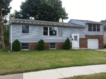 1819 Endicott Circl, Carpentersville, IL 60110 