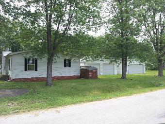 503 C St, Walshville, IL 62091 