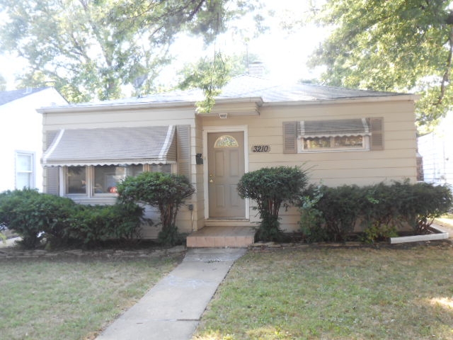 3210 Ernst St, Franklin Park, IL 60131 
