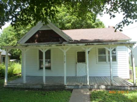 212 East Ann St., Tallula, IL 62688 