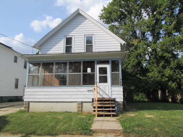 752 George Ave, Aurora, IL 60505 