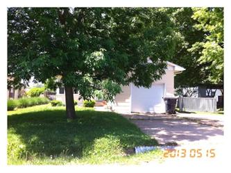 221 N 45th St, Belleville, IL 62226 