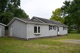 Walnut, Argenta, IL 62501 