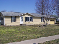 W Fourth (4Th) St, Kinmundy, IL 62854 